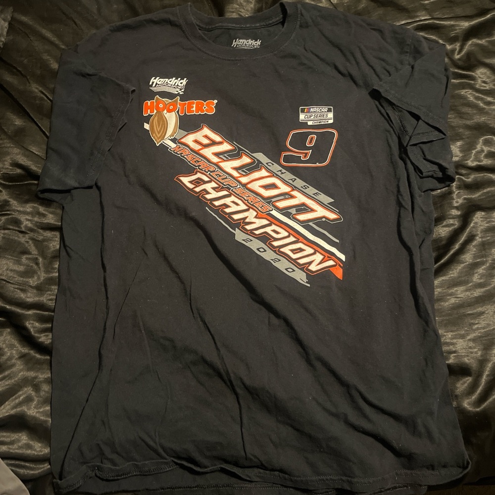 Hooters NASCAR T-shirt